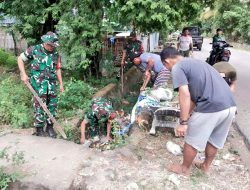 Kepedulian Babinsa Koramil Tamalatea Ajak Warga Gotong Royong Bersihkan Saluran Air