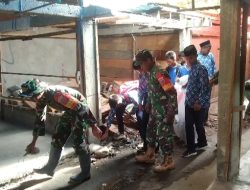 Ciptakan Wilayah Bersih, Kodim 1412/Kolaka Bersama Masyarakat Gotong Royong Bersihkan Pasar Tradisional