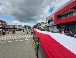 Bersama Ribuan Warga,Prajurit Kodim 0907/Trk Lakukan Kirab Bendera Sepanjang 2000 Meter