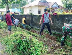 Cegah Banjir, Personel Koramil 1424-05/Sinjai Selatan Gelar Karya Bhakti Pembersihan Saluran Air