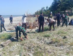 Koramil-02/Mattiro Sompe Kodim 1404/Pinrang Bersih-bersih Pantai Bersama Warga