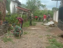 Antusias Warga Bersama Babinsa Camba Kerja Bakti Bersihkan Lingkungan Sekitar