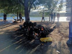 Peduli Lingkungan, Anggota Kodim 1412/Kolaka Bersama Masyarakat Karya Bhakti Bersihkan Sampah di Pesisir Pantai
