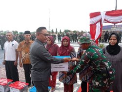 Pembagian Sembako Gratis Warnai Penutupan TMMD Ke- 121 Wiltas kodim 0910/Malinau
