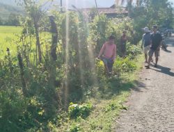 Peduli kebersihan Lingkungan, Koramil-07/Lembang Kodim 1404/Pinrang Kerja Bakti Bersama Warga Bersihkan Saluran Air