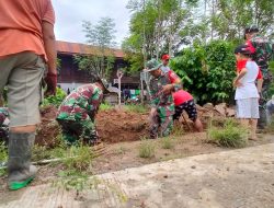 Karya Bakti Pembersihan Selokan Bersama Masyarakat Wujud Kepedulian Koramil Enrekang Terhadap Kebersihan Lingkungan
