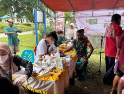 Babinsa Koramil 01/Ayamaru Monitoring Kegiatan Pengobatan Masal di Kampung Smusuwioh