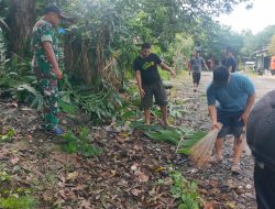 Babinsa Koramil 1419-01/Maiwa Bersama Masyarakat Kerja Bakti Pembersihan Selokan