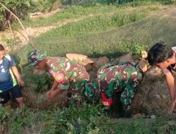 Babinsa Koramil 1425-02 Bangkala Gelar Kerja Bakti Pembersihan Saluran Air