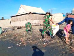 Babinsa Koramil 1425-05 Batang Ajak Warga Karya Bakti Bersihkan Sampah Di Pesisir Panta