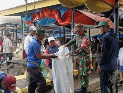 Ciptakan Kondisi Pasar Bersih Dan Nyaman, Koramil-04/Paleteang Karya Bakti Bersihkan Pasar Marawi