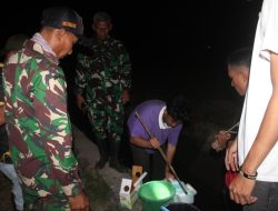 Dinginnya Malam Tidak Jadi Penghalang Dandim 1404/Pinrang Terjun Langsung Memantau Penyemprotan Hama Wereng Pakai Drone