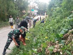 Jumat Bersih Danramil Pimpin Personel Koramil 1419-04/Alla Karya Bakti Pembersihan Selokan