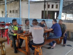 Babinsa dan Bhabinkamtibmas Gelar Komsos di Desa Binaan untuk Jaga Keamanan Jelang Pilkada