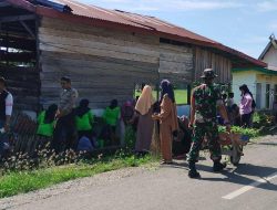Babinsa Koramil Cenrana Bersihkan Saluran Air Bersama Warga Demi Terjaganya Kebersihan Lingkungan