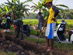 Ciptakan Kebersihan Lingkungan, Babinsa Barebbo Gelar Karya Bakti Bersama Elemen Masyarakat