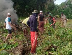 Babinsa Barebbo Bersama Warga Bergotong Royong Bersihkan Lahan Kosong 