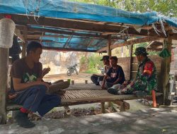 Babinsa Koramil 21/Palakka Jalin Komunikasi Sosial Bersama Pemuda Di Wilayah Binaan