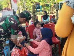 Upaya Menekan Angka Stunting, Babinsa Mare Dampingi Nakes Pelayanan Posyandu