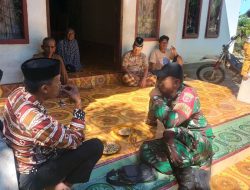 Jalin Keakraban, Babinsa Koramil 12/Cina Komsos Bersama Warga Binaan Di Desa Awo