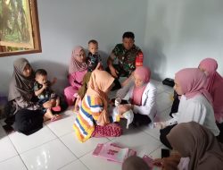 Babinsa Awangpone Dampingi Petugas Kesehatan Sukseskan Pekan Imunisasi Nasional (PIN) Polio Di Wilayah Binaan