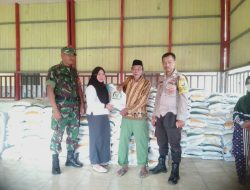 Dampingi Penyaluran CBP Ta. 2024, Babinsa Cina Pastikan Pendistribusian Tepat Sasaran