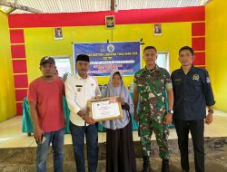 Pastikan Berjalan Lancar, Babinsa Koramil 18/Kajuara Pantau Langsung Penyaluran BLT DD