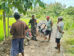 Melalui Komunikasi Sosial, Babinsa Koramil Salomekko Bincang Bersama Warga Binaannya