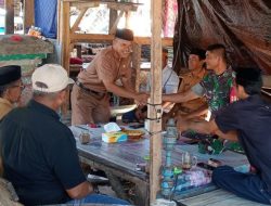 Bina Sinergitas, Babinsa Koramil 15/Mare Komsos Dengan Staf Kelurahan Dan Masyarakat Binaan