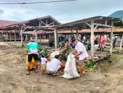Peduli Kesehatan di Wilayah, Kodim 1412/Kolaka Bersama Masyarakat Gotong Royong Bersihkan Pasar Tradisional