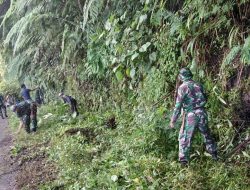 Cegah Banjir, Personel Koramil 06/Sinjai Borong Kodim 1424/Sinjai Gelar Karya Bakti Pembersihan Selokan Air
