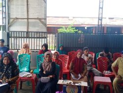 Babinsa Desa Tellupoccoe, Sertu Jhon Dedy, Pantau Penyaluran Bantuan Langsung Tunai (BLT) Miskin Ekstrem Tahun 2024
