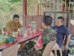 Babinsa Ramil 1422-03/Camba Gelar Komsos di Dusun Batu Madenring, Desa Batu Putih