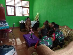 Babinsa Satgaster Komsos Bersama Kepala Sekolah SMP N 01 Kambufatem