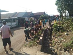 Cegah Banjir, Koramil-03/Mattiro Bulu Kodim 1404/Pinrang Bersama Warga Kerja Bakti Bersihkan Saluran Air