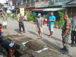 Koramil-06 Kodim 1404/Pinrang Ajak Warga Kerja Bakti Bersihkan Saluran Air
