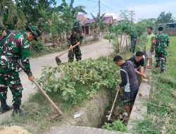 Ciptakan Lingkungan Bersih, Babinsa Koramil-07 Kodim 1404/Pinrang Ajak Warga Kerja Bakti