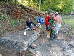 Personil Koramil 1405-08/T.Riaja Dampingi Pengerjaan Sumur Bor di Desa Lompo Tengah