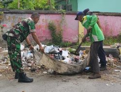 Bersama Petugas Kebersihan, Babinsa Koramil 1425-01/Binamu Atasi dan Bersihkan Tumpukan Sampah