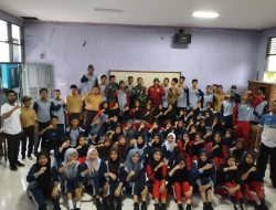 Babinsa Koramil 1422-02 Bantimurung Ajarkan Latihan Dasar Kepemimpinan di SMA 10 Maros