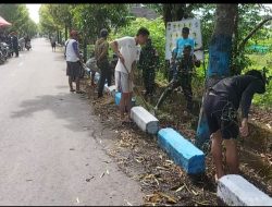 Peduli Kebersihan Lingkungan, Koramil-03 Kodim 1404/Pinrang Bersama Warga Kerja Bakti Bersihkan Saluran Air