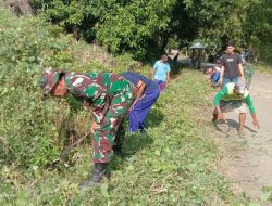 Wujud Kepedulian Babinsa Koramil 02/Bangkala Gelar Karya Bakti Pembersihan Lingkungan