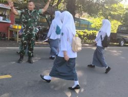 Komsos Bersama Petani Rumput Laut, Ini Pesan Penting Babinsa Koramil 1425-05/Batang Jelang Pilkada 2024