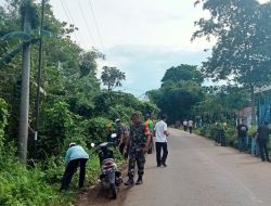 Babinsa Maros Bersama Anggota Kostrad dan Masyarakat Gotong Royong Kerja Bakti