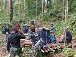 Anggota Kodim 1811/TW Kawal Tim Distribusi Logistik Pilkada 2024