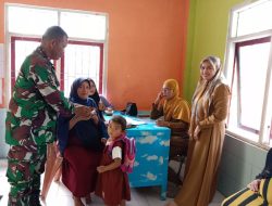 Dukung Program Penanganan Stunting, Babinsa Koramil 1425-03/Tamalatea Laksanakan Pendampingan Pemberian Makanan Sehat Anak Balita