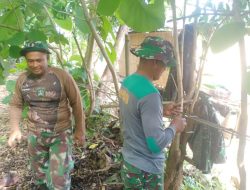 Pengerjaan Besi Pondasi Oleh Personil Kodim 1422/Maros Rehab Rumah Tidak Layak Huni di Desa Tellumpoccoe