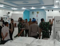 Sinergitas Polri dan TNI Kawal Distribusi Logistik Pilkada Serentak Di Kabupaten Pinrang