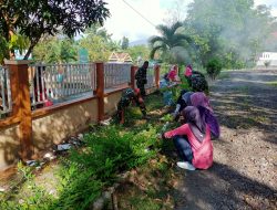 Peduli Kebersihan, Babinsa Koramil 1407-10/Ponre Kerja Bakti Pembersihan Puskesmas Lonrong