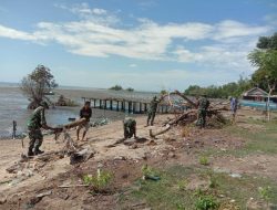 Anggota Koramil 1407-13/Sibulue Gelar Karya Bakti Bersih – Bersih Pantai